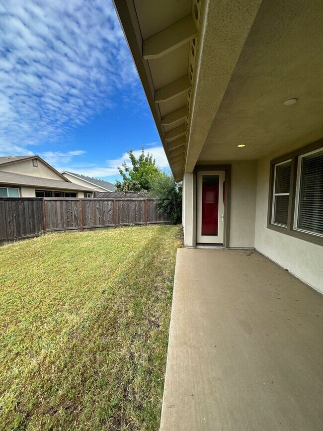 Building Photo - Spacious 4 Bed / 3 Bath Home with Large Covered Patio in Chico