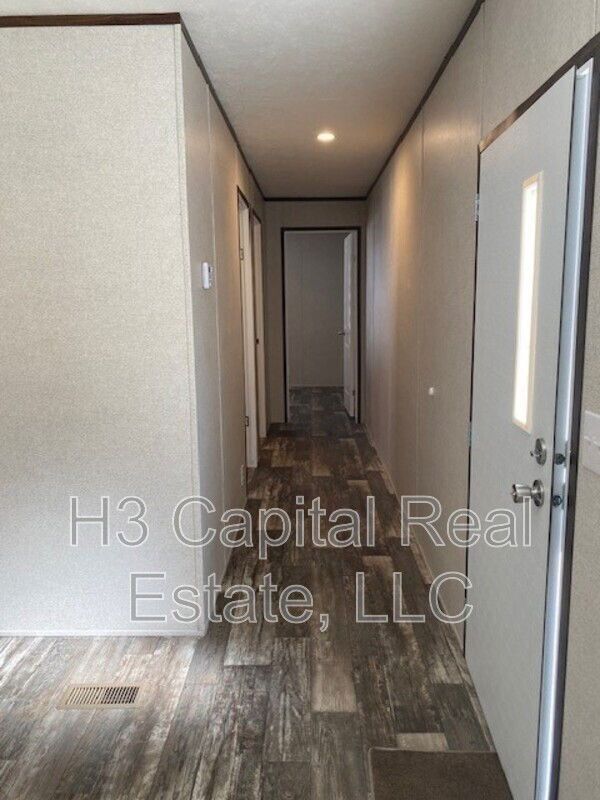 Building Photo - 524 Chickadee St