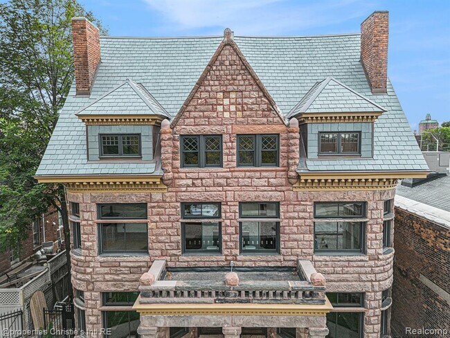 Building Photo - 701 W Canfield St