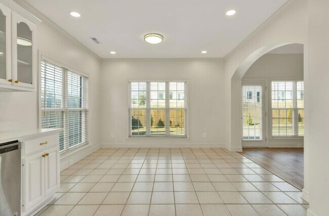 Building Photo - 1907 Igou Pl Dr