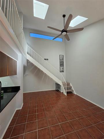 Building Photo - 7525 Holly Hill Dr