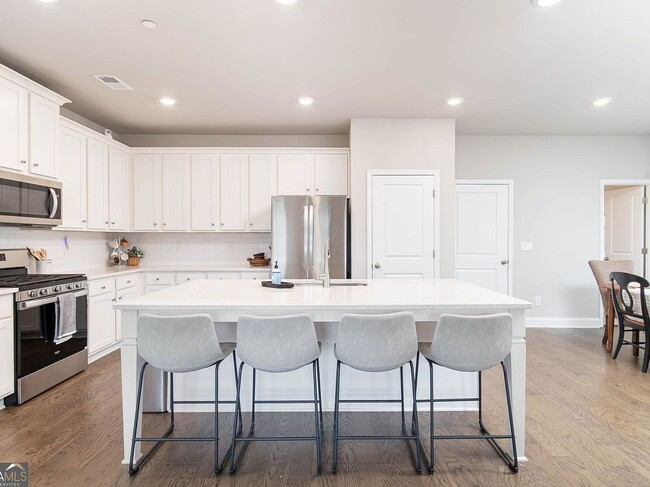 Building Photo - 831 Corsiglia Farm