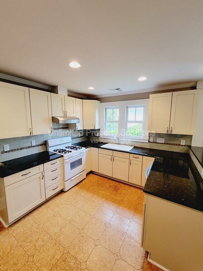 Building Photo - 116 Keaton Ave