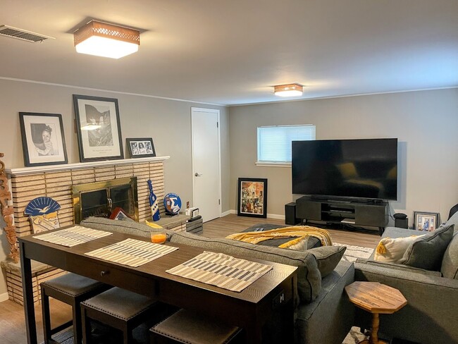 Building Photo - 543 S 7th St