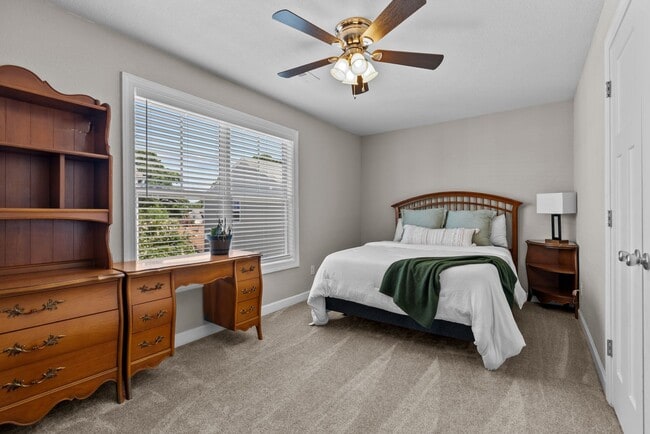 Building Photo - Modern comfort Beach living