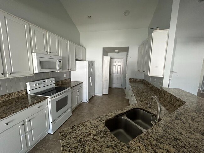 Building Photo - 8000 Pleasant Point Ln