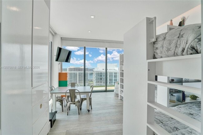 Building Photo - 4000 Island Blvd