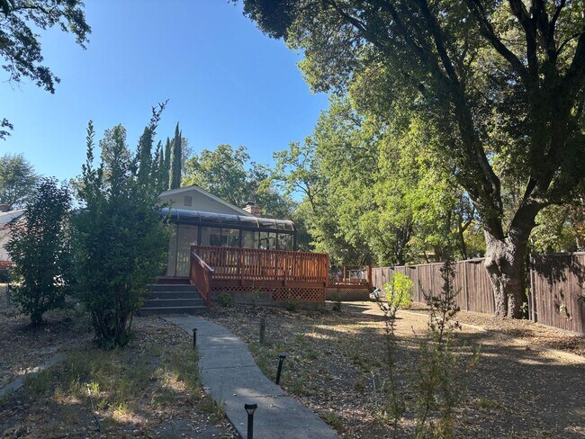 Building Photo - Stunning Ranch-Style Home in Desirable Laf...