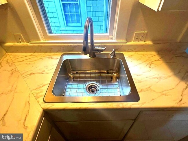 Building Photo - 4608 W Virginia Ave