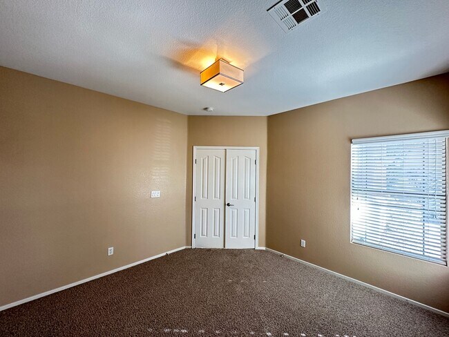 Building Photo - Discovery Hills