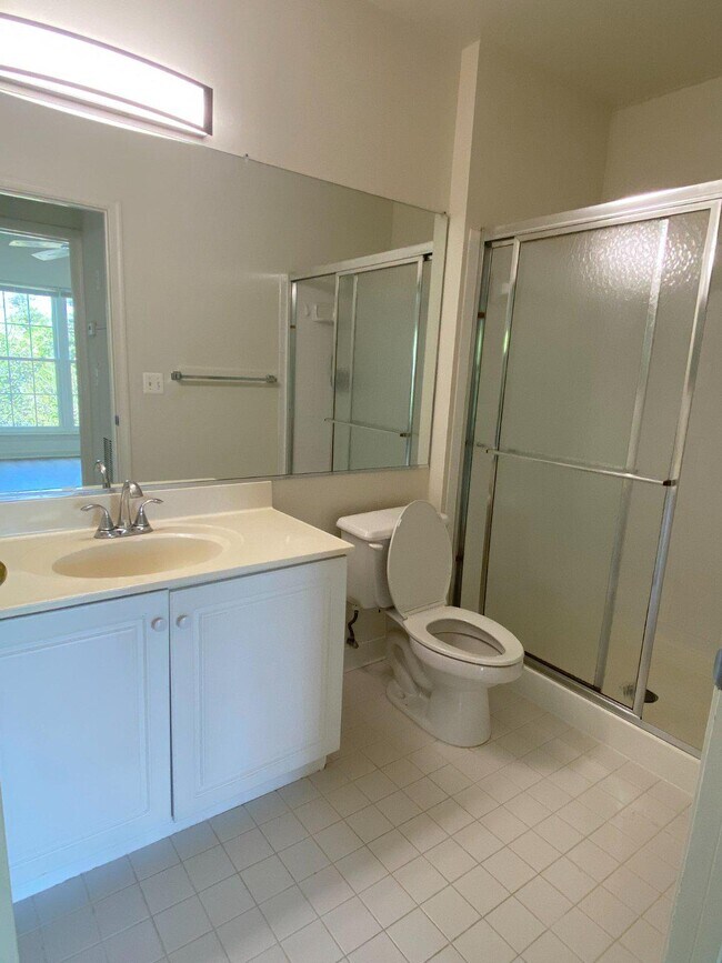 Building Photo - 7000 Falls Reach Dr