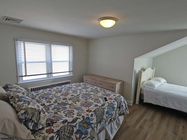 Building Photo - 107 S Dover Ave