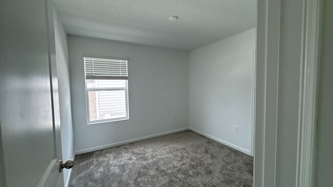 Building Photo - 3430 Howell Dr