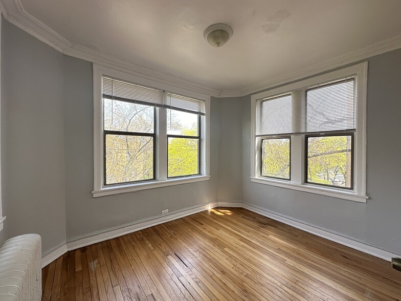 Building Photo - 1361 W Estes Ave