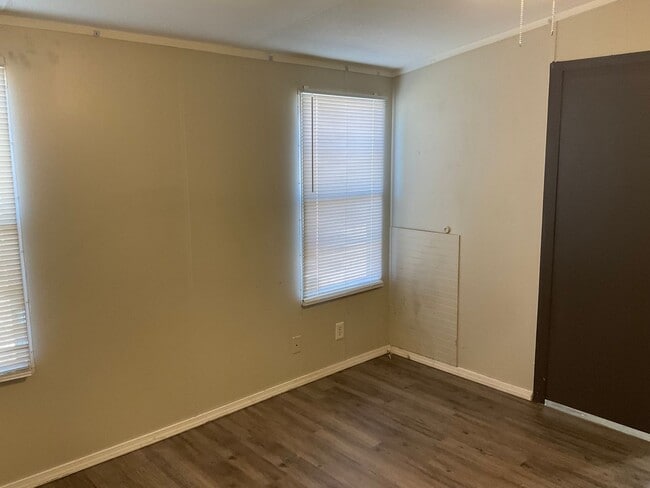 Building Photo - Lovely three bedroom two bath mobile home located minutes from the Camp Lejeune back gate in Hubert.