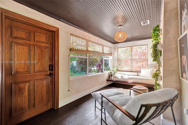 Building Photo - 669 NE 60th St