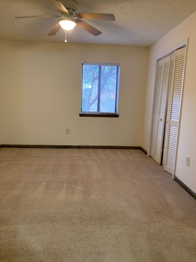 Building Photo - 1 Bedroom condo- Steps away from UGA! Available early August 2026