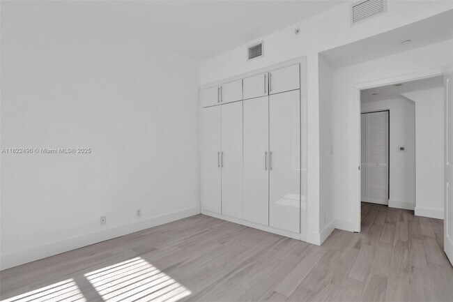 Building Photo - 111 E Flagler St