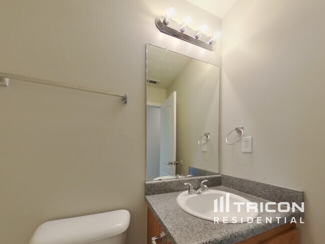 Building Photo - 1005 Ulster Ct