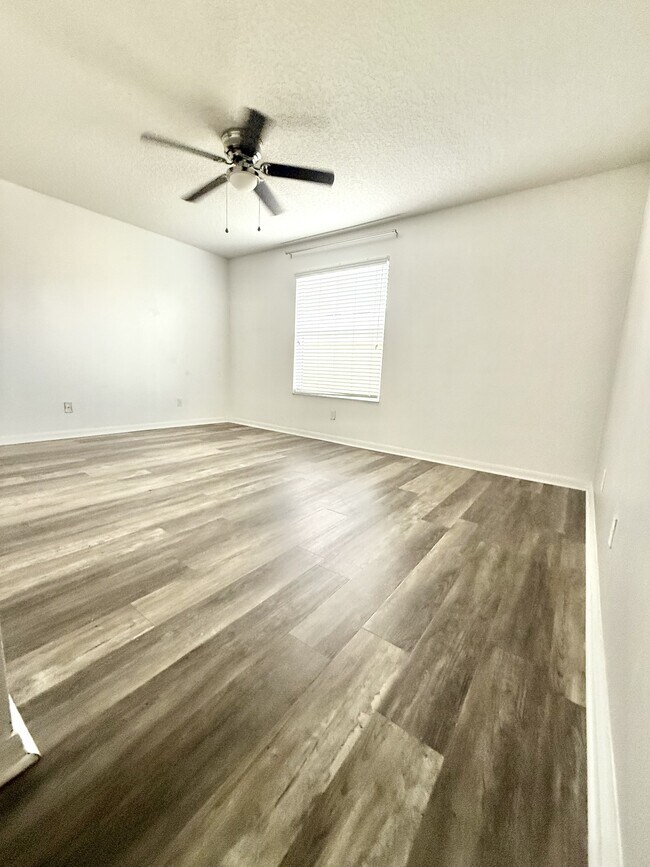 Building Photo - 609 Cresting Oak Cir