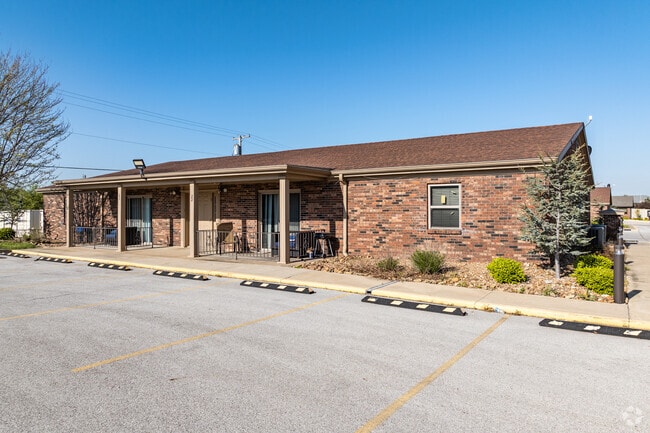 Building Photo - Maplewood Place