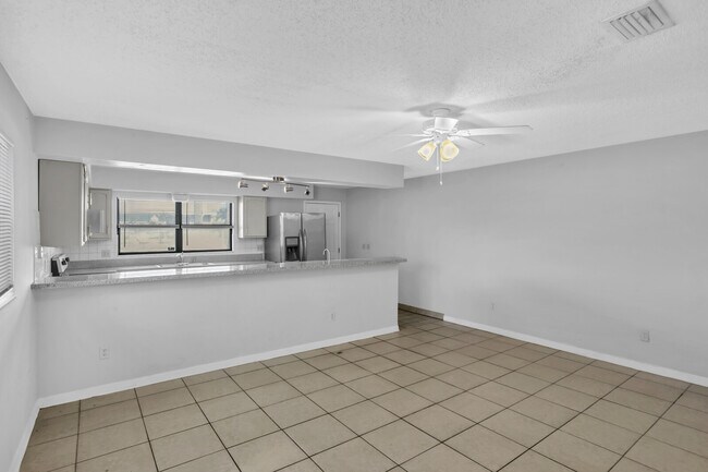 Building Photo - 208 Hopkins St