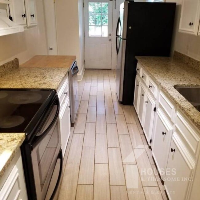 Building Photo - 203 W Faris Rd