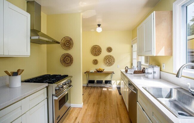 Building Photo - 599 63rd St