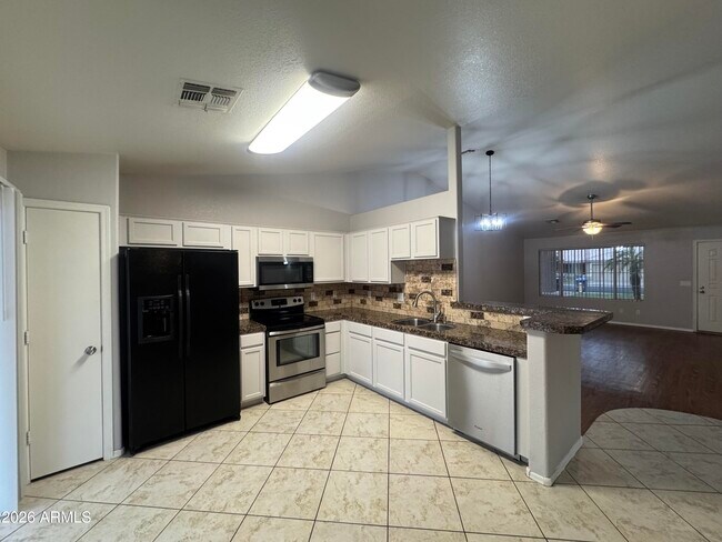 Building Photo - 14634 W Marcus Dr