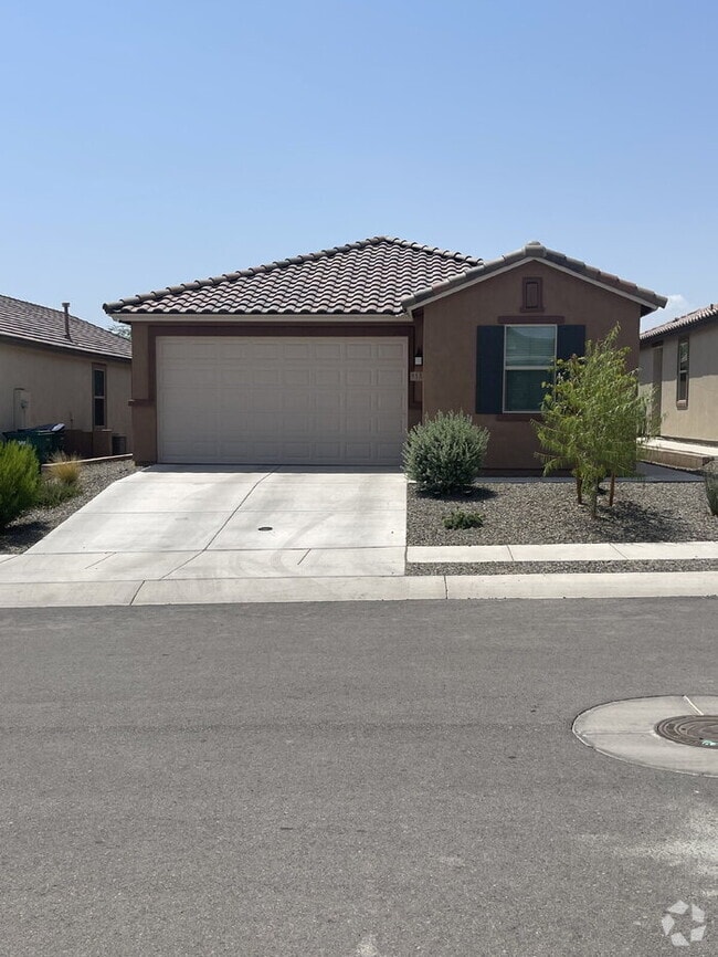 Building Photo - NEWER HOME (less than two years old) IN RA...