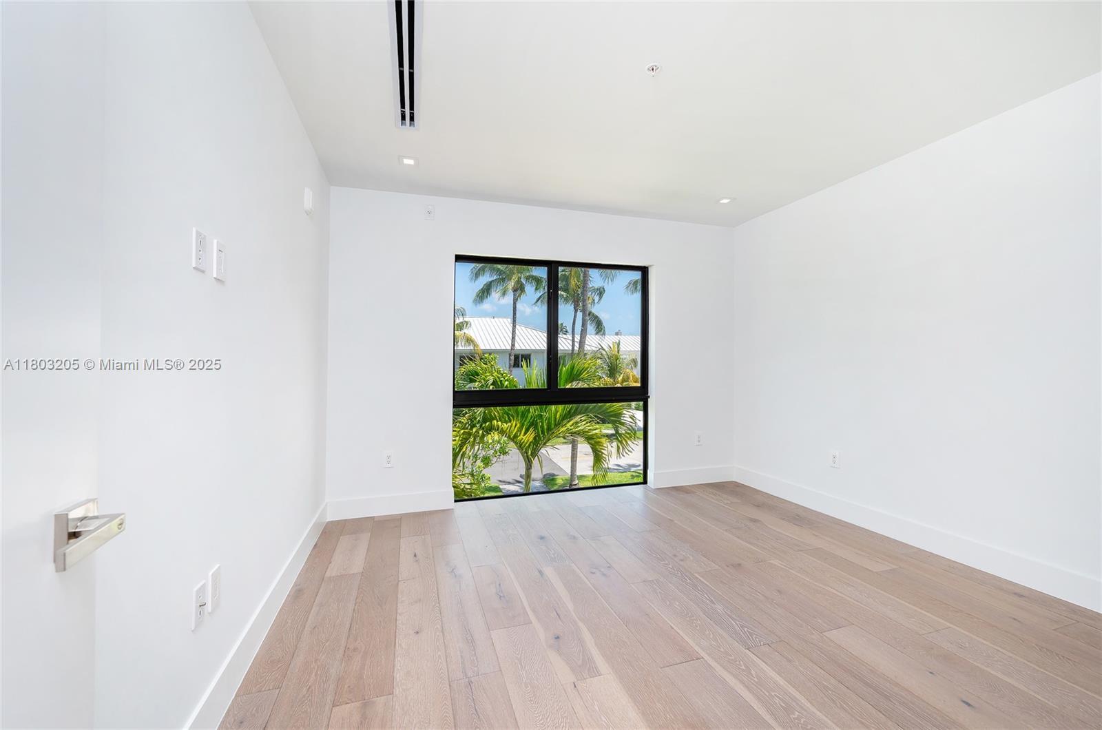 Building Photo - 204 Sunrise Dr