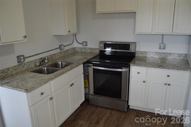 Building Photo - 709 S Elm St