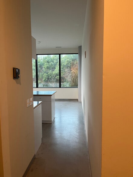 Building Photo - 5601 Smetana Dr
