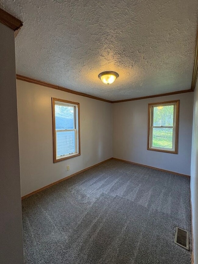 Building Photo - Two bedroom one bathroom home for rent