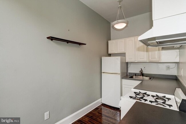 Building Photo - 1748 Corcoran St NW