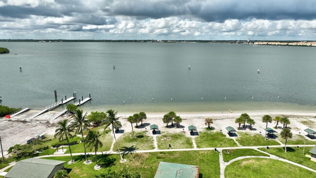 Building Photo - 1911 Cypress Ave