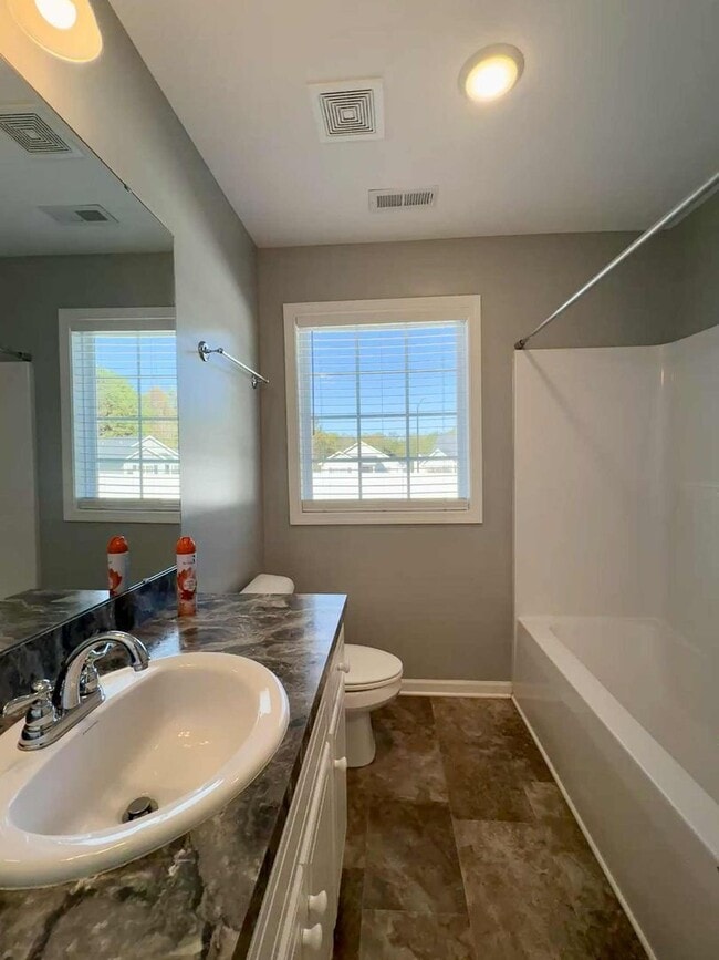 Building Photo - Move-In Ready 2 Bedroom, One Story Home – ...