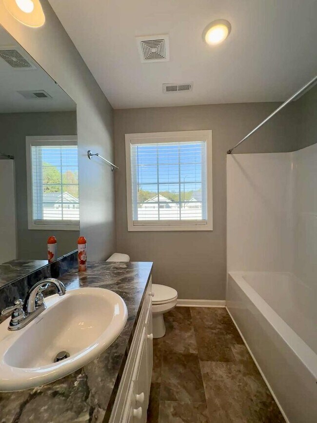 Building Photo - Move-In Ready 2 Bedroom, One Story Home – Convenience Meets Comfort!