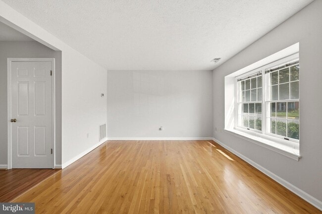 Building Photo - 504 Tudor Dr