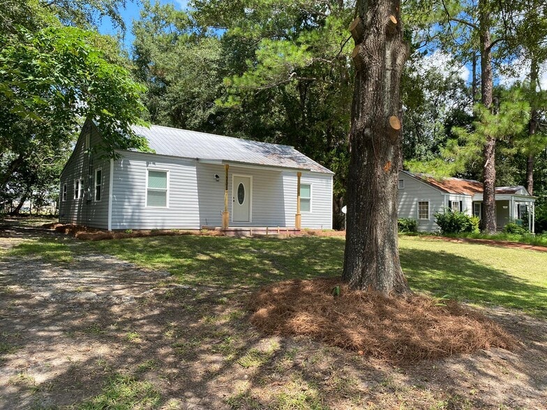Building Photo - 2017 El Jo Sa St