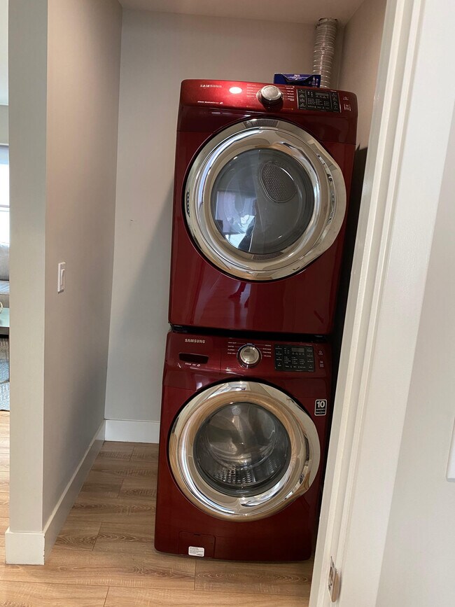 Building Photo - 662 Salem St