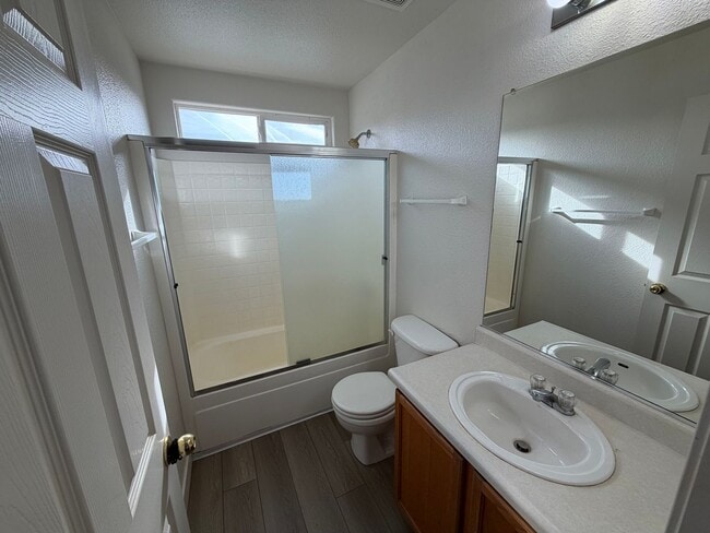 Building Photo - 3 Bedroom 2.5 Bathroom Home in Northwest Reno!