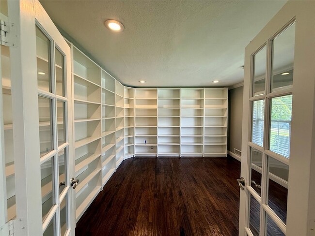 Building Photo - 13455 Mill Grove Ln