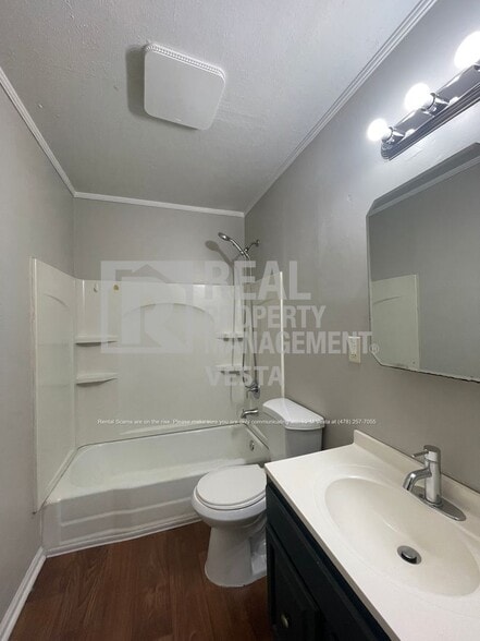 Building Photo - 1214 James St