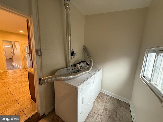 Building Photo - 1249 W College Ave