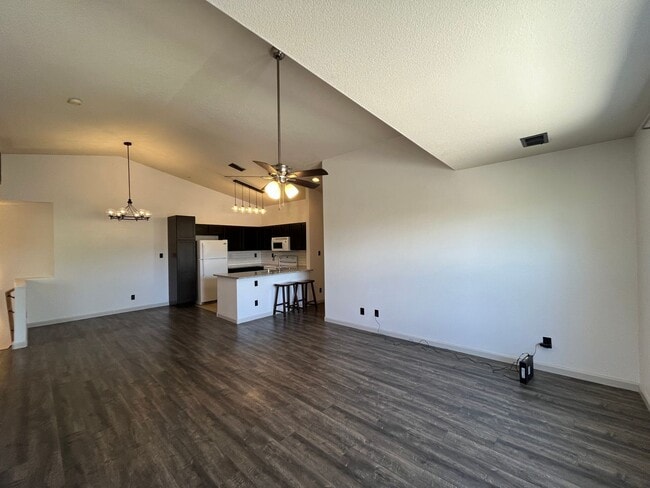 Building Photo - Modern 2 Bedroom 2 Bathroom NW Home In A G...
