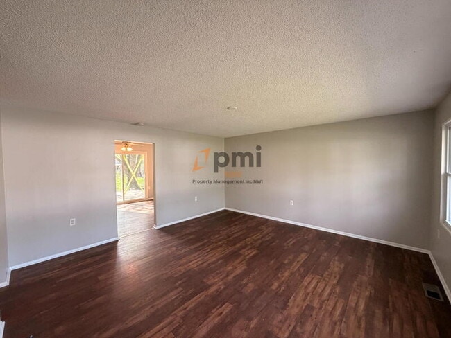 Building Photo - 774 Fox River Rd