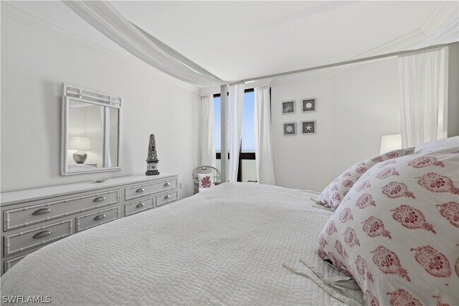 Building Photo - 3115 Gulf Shore Blvd N