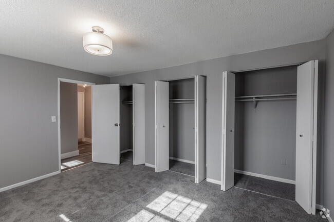 Interior Photo - BAY SHORE APARTMENTS