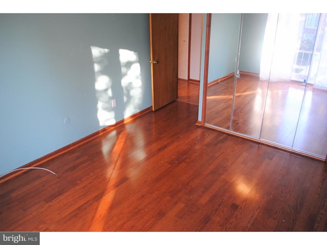 Building Photo - 316 Valley Forge Ct